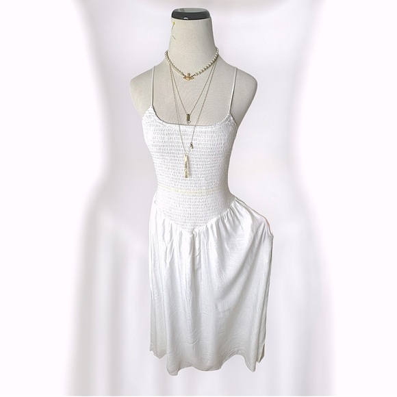 ✨ And Now This dropped waist sleeveless smocked Maxi White Dress New - Picture 5 of 8